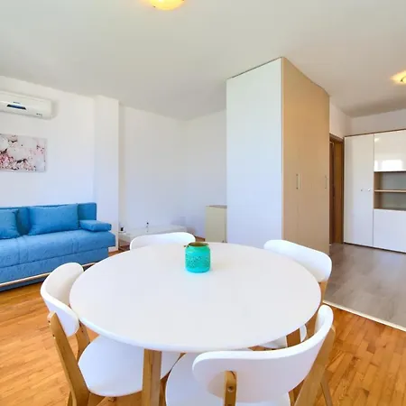 Dundo Apartman Njivice