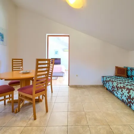 Dundo Apartman Njivice