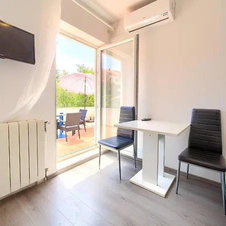 Dundo شقة نجيفيش